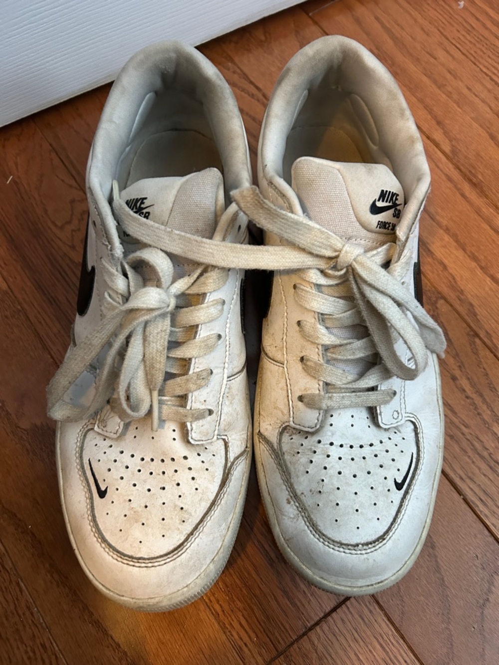 Nike White and Black Low-Top Sneakers